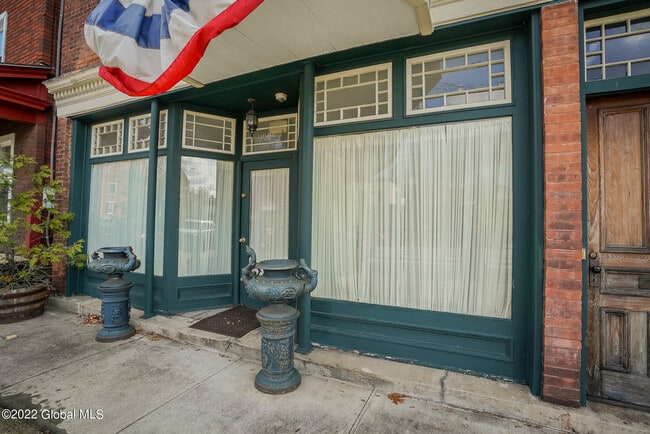 Building Photo - 140 Broad St