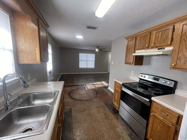 Building Photo - 570 Cherub Ct