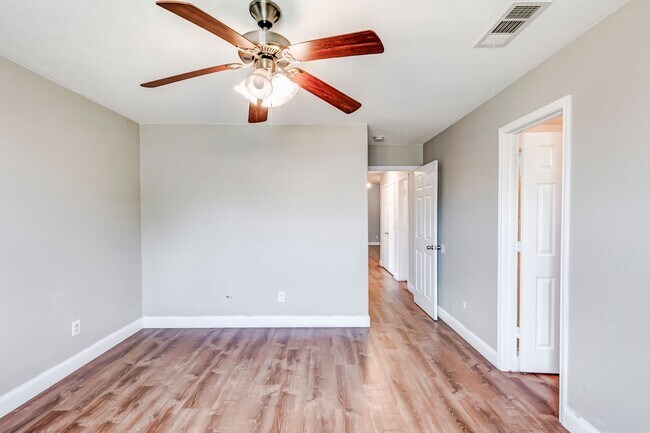 Building Photo - 2930 Saulsbury Dr