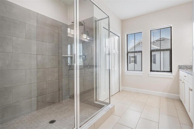 Building Photo - 845 Aurora Way