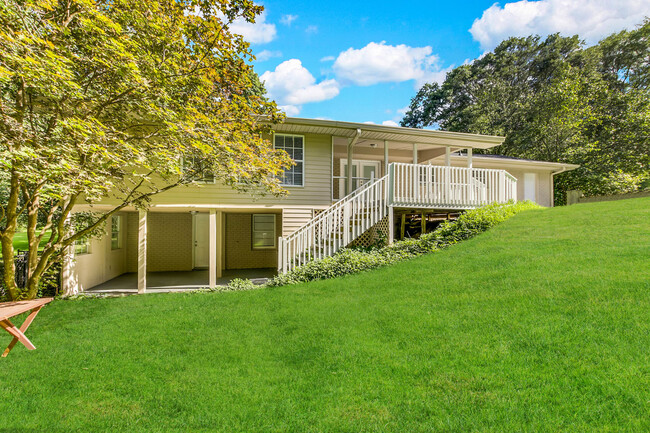 Building Photo - 8596 Timber Lane Dr
