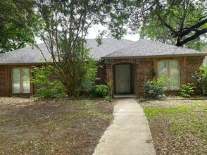 Building Photo - Beautiful 4 Bedroom 2 Bathroom in Plano!
