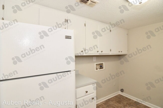 Building Photo - 2 br, 1.5 bath House - 2312 Winston Way