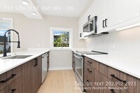 Building Photo - 919 12th St NE