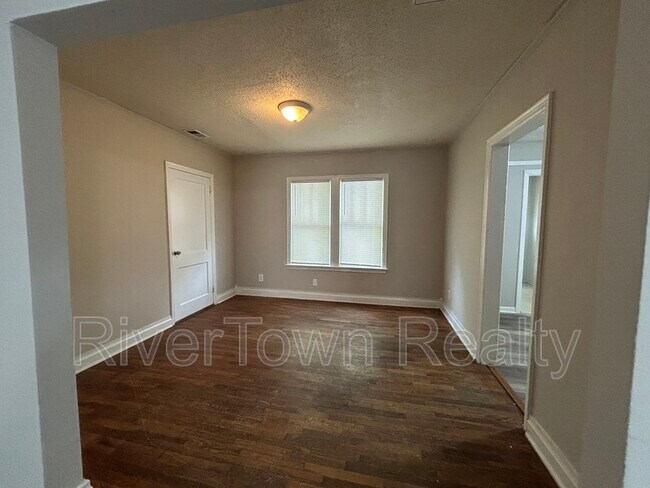 Building Photo - 3587 Fairmont Ave