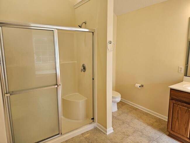 Building Photo - Beautiful 4 bedroom, 2.5 bath home in the ...