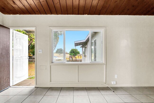 Building Photo - Clairemont Mesa Blvd 4414-4416 Duplex