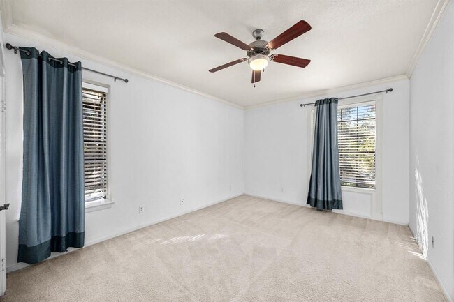 Building Photo - 2700 Revere St