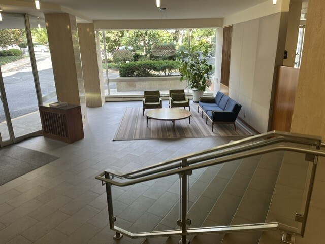 Lobby - 4200 Cathedral Ave NW