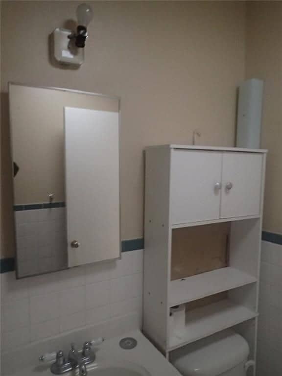 Building Photo - COMPETITIVELY PRICED NORTHEAST HOME