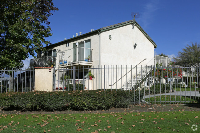 Building Photo - Arrowhead Woods Apartments