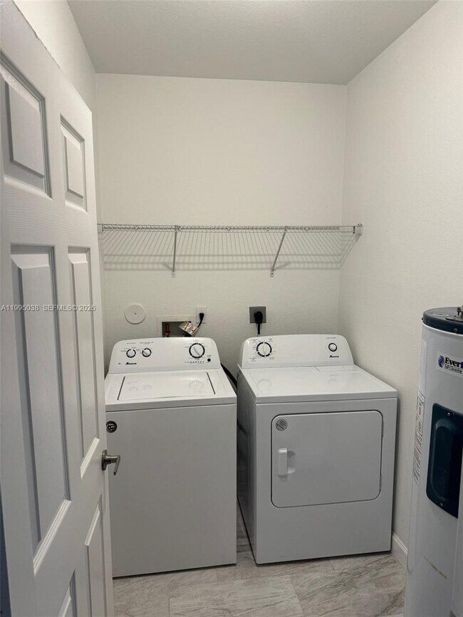 Building Photo - 319 SE 20th Terrace