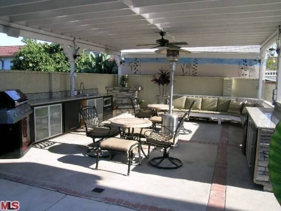 Building Photo - 6037 Comey Ave