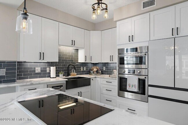 Building Photo - 1126 1st St N