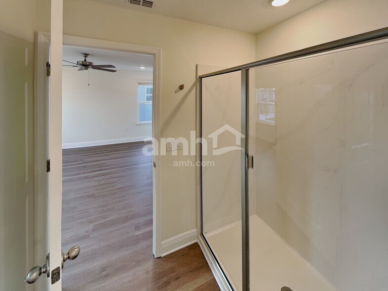 Building Photo - 5976 Sycamore Pl St