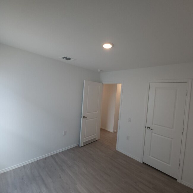 Building Photo - Welcome to the Heartbeat of South San Antonio In Vida