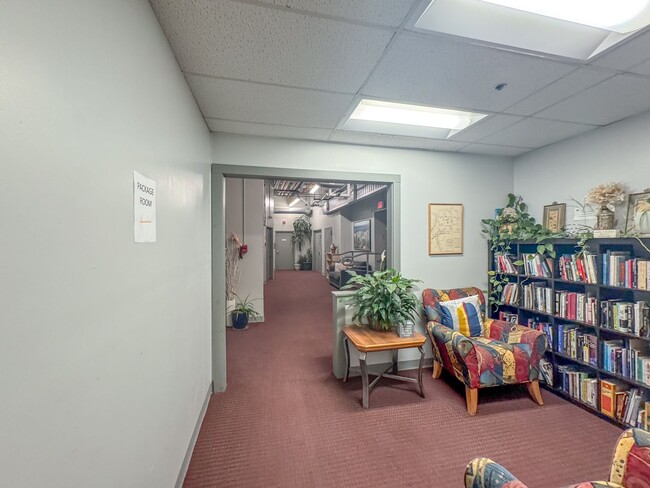 Building Photo - 2 Bed 1 Bath Condo available in Downtown N...