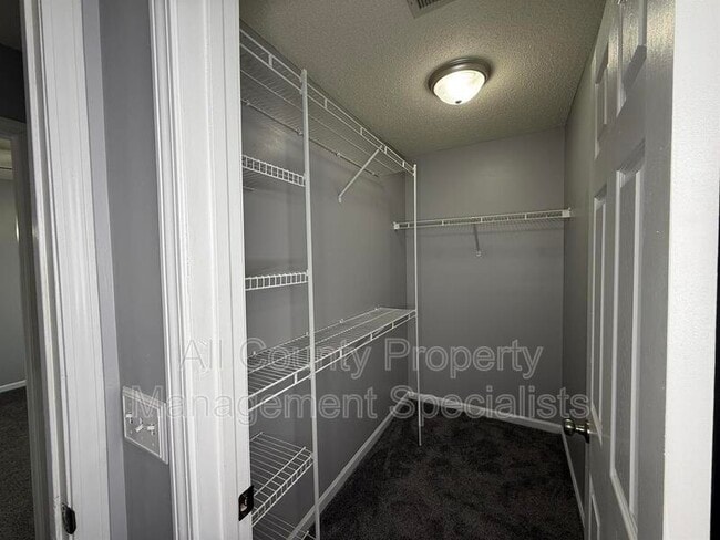 Building Photo - 211 Curvewood Rd