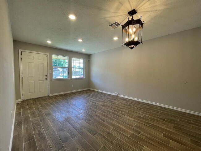 Building Photo - 7886 Locksley Rd