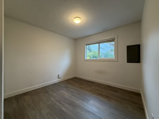 Building Photo - 2354 SE 48th Av