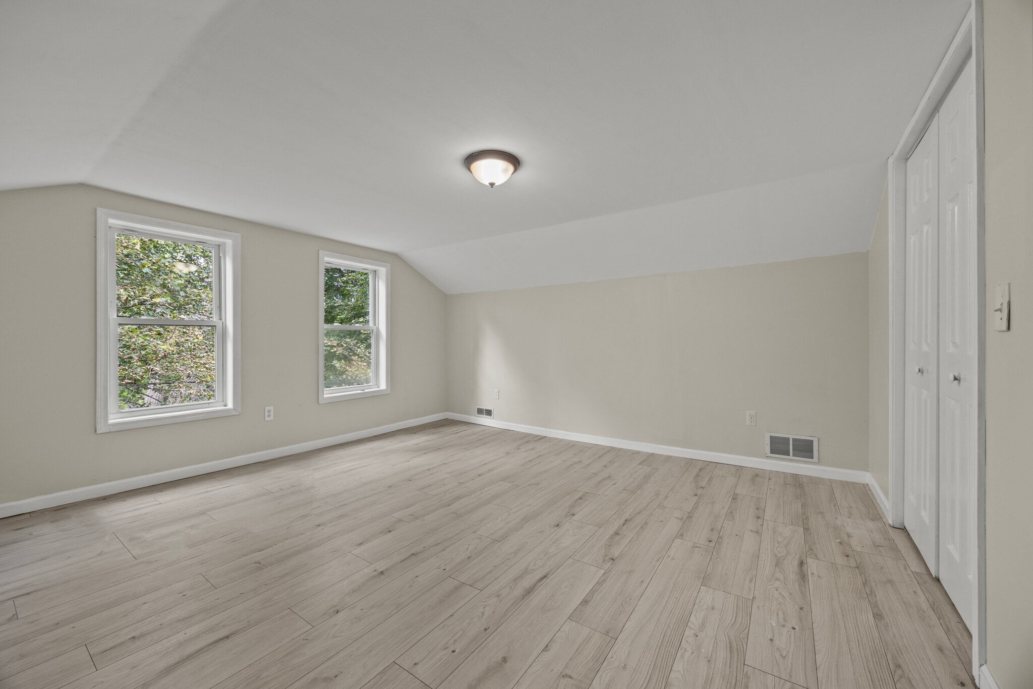 Building Photo - 20 School St