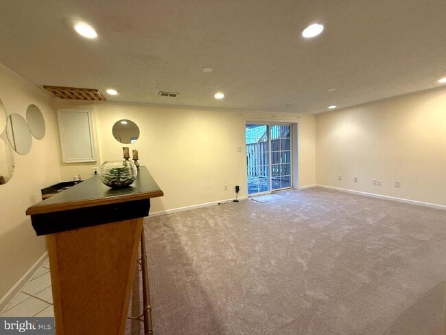 Building Photo - 5278 Lonsdale Dr