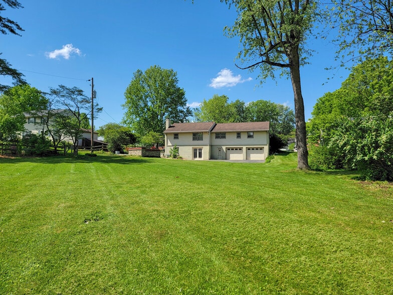 Building Photo - 1404 Carlton Dr
