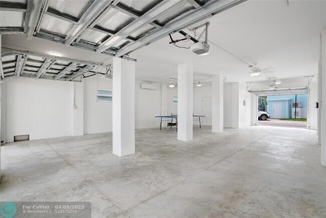 Building Photo - 423 E Intercoastal Dr