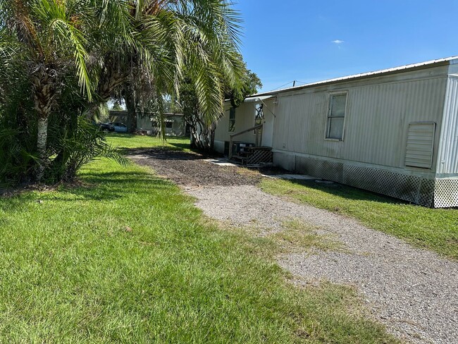 Building Photo - 3/2 Mobile Home  Dover
