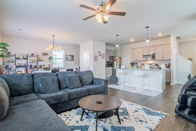 Building Photo - Like New Home in Grovetown