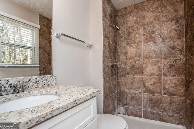 Building Photo - 537 Plainville Dr SW