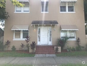 Building Photo - 1 Bed/1 Bath Apartment across from Hillsbo...
