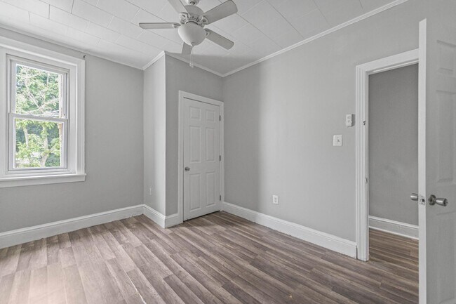 Building Photo - 9 E Basin St