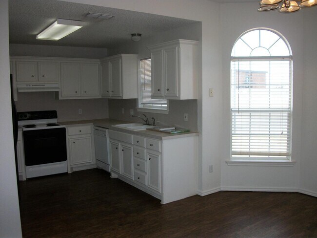 Building Photo - 3027 103rd St