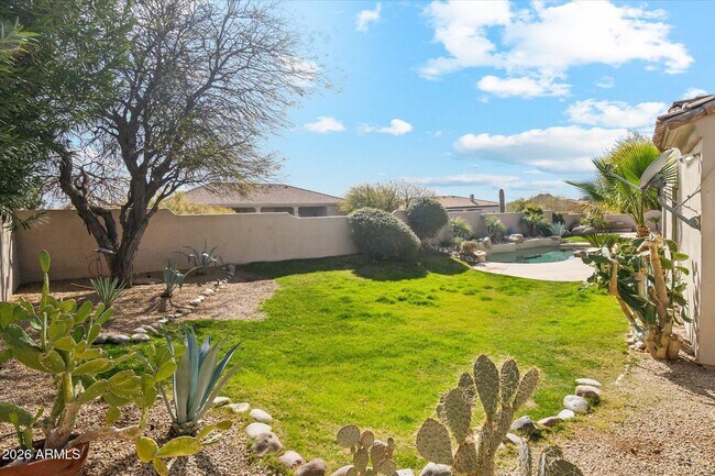 Building Photo - 8451 E High Point Dr
