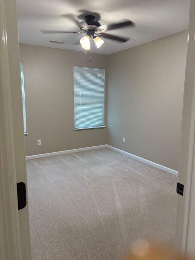 Building Photo - Knoxville 37923 - 3 bedroom, 2.5 bath home...