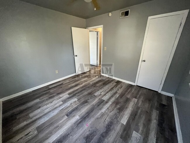 Building Photo - Updated 3 Bedroom 2 Bath Brick House in Tr...