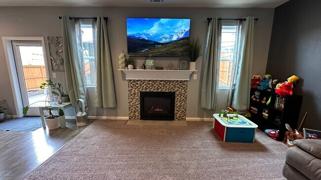 Building Photo - Gorgeous Corner lot 4 bed home! Happy Vall...