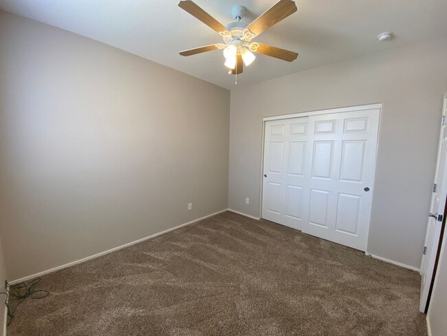 Building Photo - Exceptional 4BR/2BA Home in Magma Ranch! T...