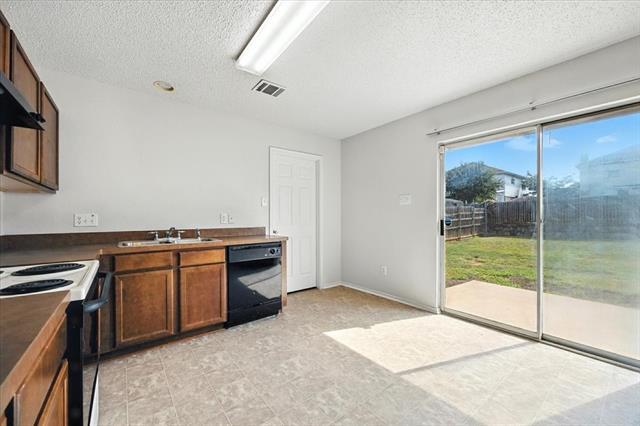 Building Photo - 1525 Hedgewood Trail