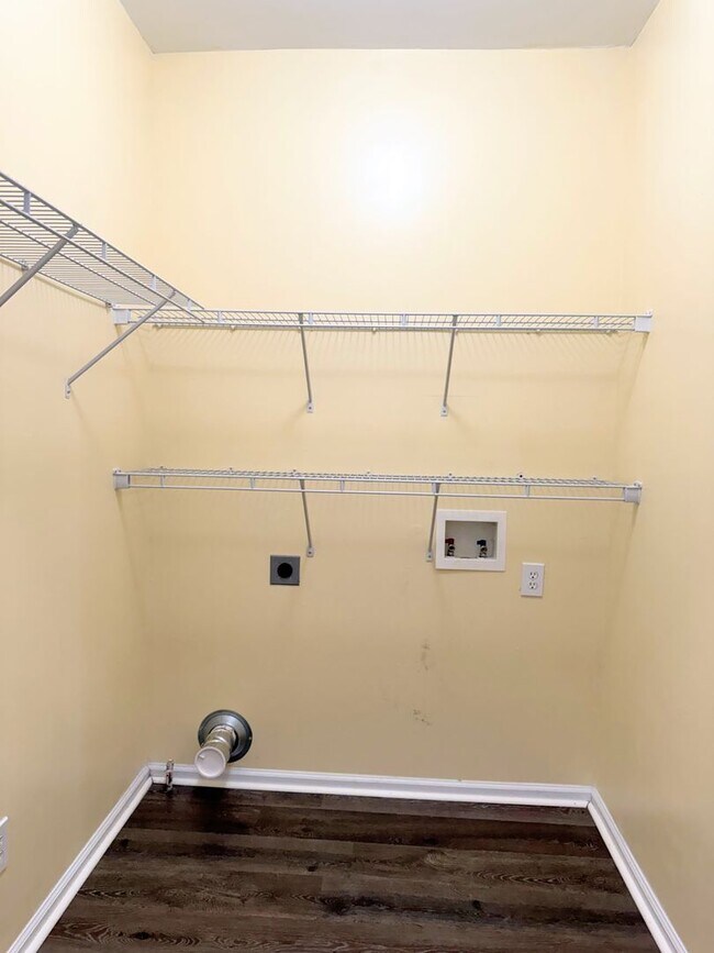 Building Photo - Beautiful Mirror Lake Home for Rent!