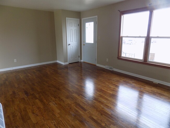 Building Photo - 1005 E North St