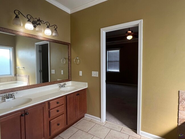 Building Photo - 312 Hearthwood Dr