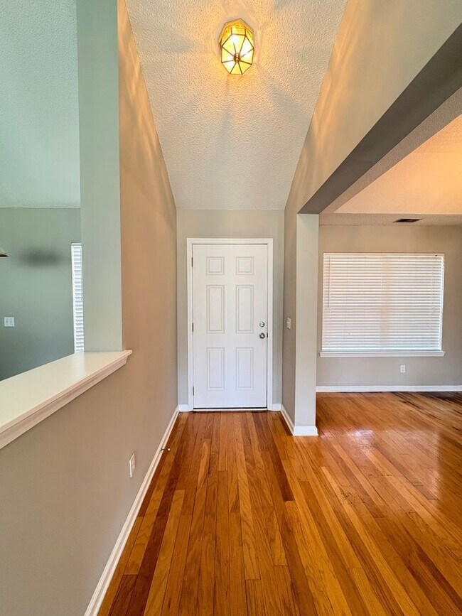 Building Photo - Welcome To Edgefield