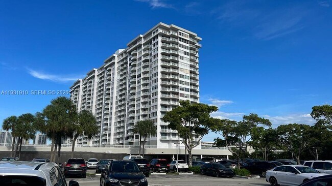 Building Photo - 18061 Biscayne Blvd