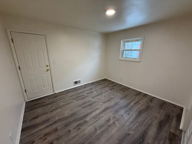 Building Photo - 310 W Princeton Ave