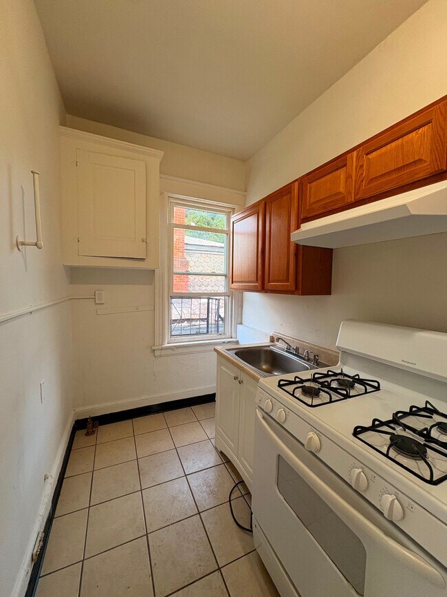 Building Photo - 58 Noxon St