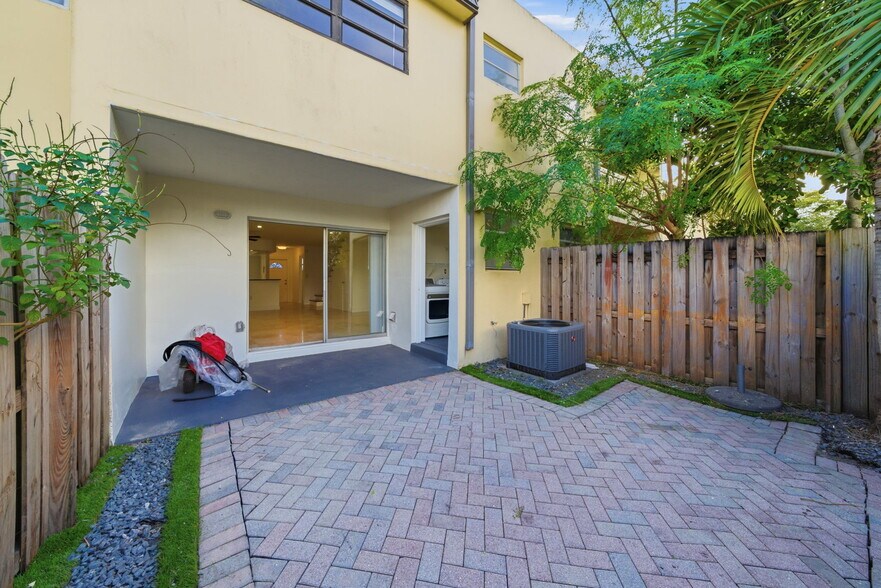 Building Photo - 8313 SW 137th Ave