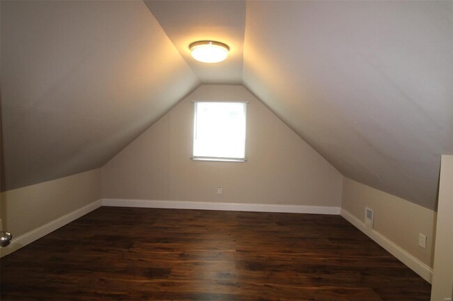 Building Photo - 428 Chamberlin Dr