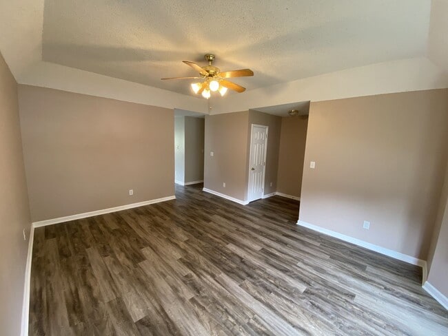Building Photo - 3 bed/2 bath home in Cul-de-sac